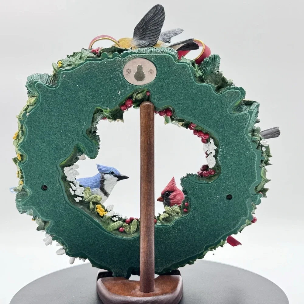 VTG The Danbury Mint The Songbird Winter Wreath with‎ Custom Wood Stand 9.5x8